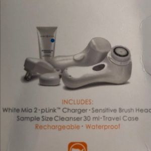 CLARINSONIC MIA 2 FACIAL CLEANSERS